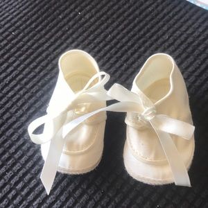 Baby Deer cream infant crib stage dress shoe